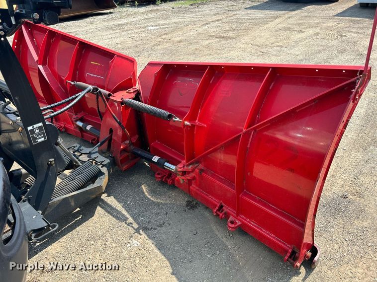 image for item DS8770 2013 International DuraStar 4300  spreader truck