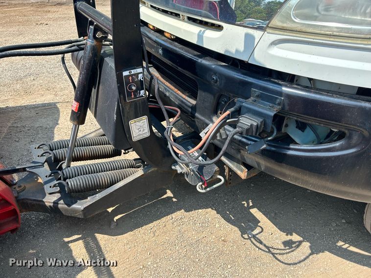 image for item DS8770 2013 International DuraStar 4300  spreader truck