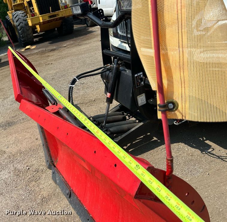 image for item DS8770 2013 International DuraStar 4300  spreader truck