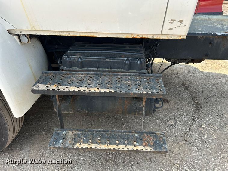 image for item DS8770 2013 International DuraStar 4300  spreader truck