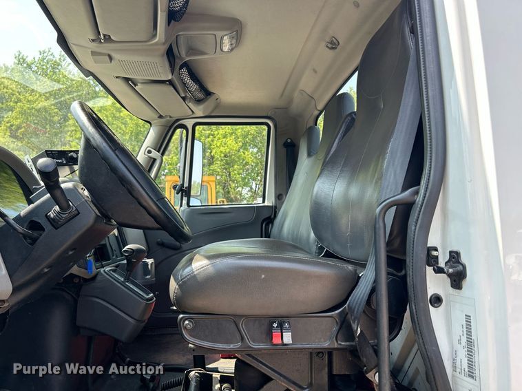 image for item DS8770 2013 International DuraStar 4300  spreader truck