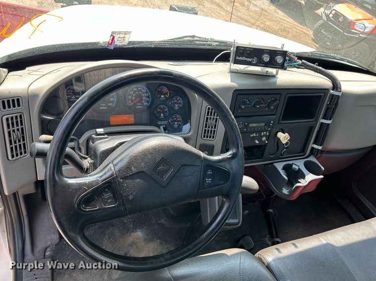 image for item DS8770 2013 International DuraStar 4300  spreader truck