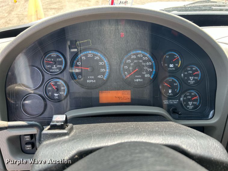 image for item DS8770 2013 International DuraStar 4300  spreader truck