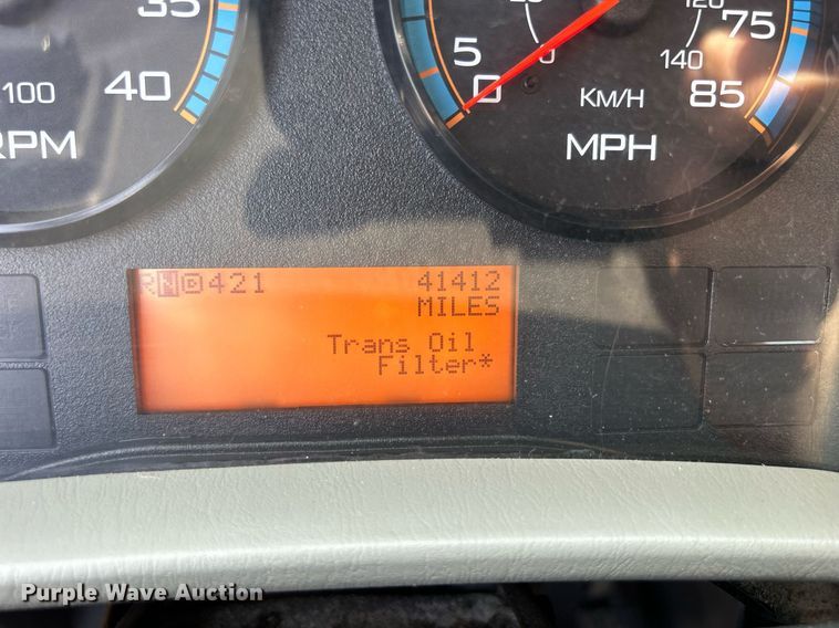 image for item DS8770 2013 International DuraStar 4300  spreader truck