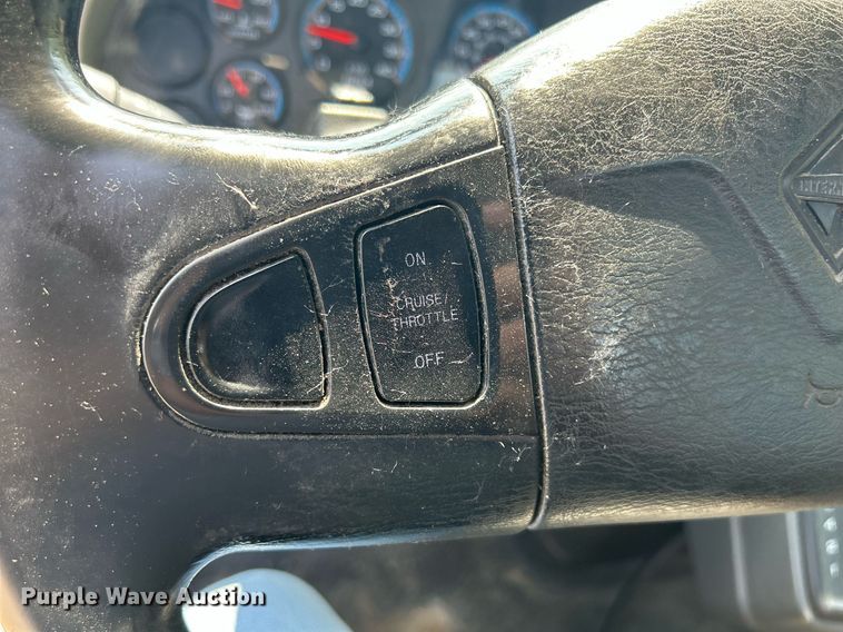 image for item DS8770 2013 International DuraStar 4300  spreader truck