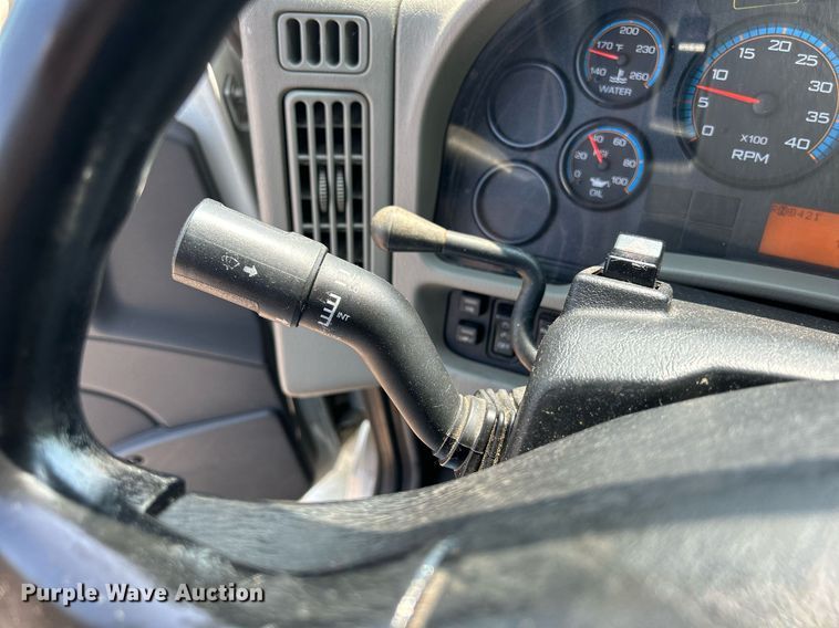 image for item DS8770 2013 International DuraStar 4300  spreader truck