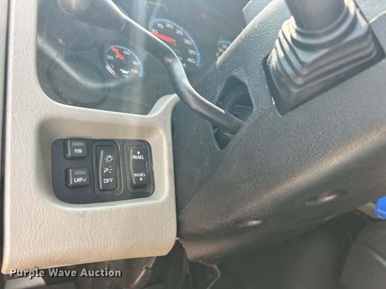 image for item DS8770 2013 International DuraStar 4300  spreader truck