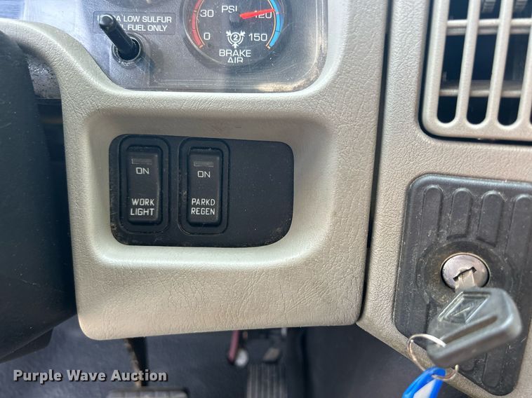 image for item DS8770 2013 International DuraStar 4300  spreader truck