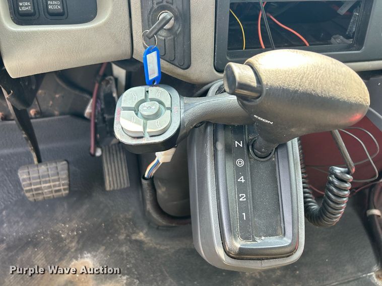 image for item DS8770 2013 International DuraStar 4300  spreader truck