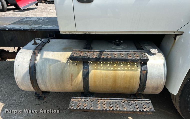 image for item DS8770 2013 International DuraStar 4300  spreader truck