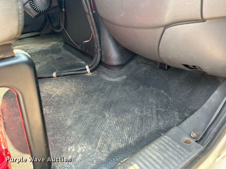 image for item DS8770 2013 International DuraStar 4300  spreader truck