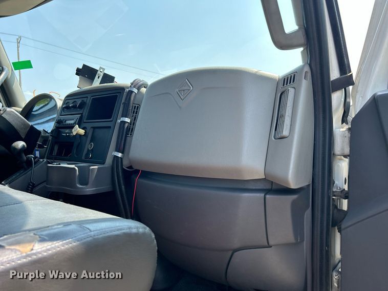 image for item DS8770 2013 International DuraStar 4300  spreader truck