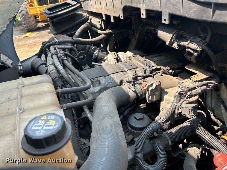 image for item DS8770 2013 International DuraStar 4300  spreader truck