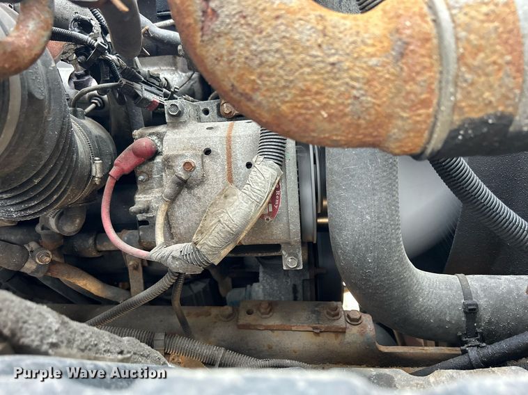 image for item DS8770 2013 International DuraStar 4300  spreader truck