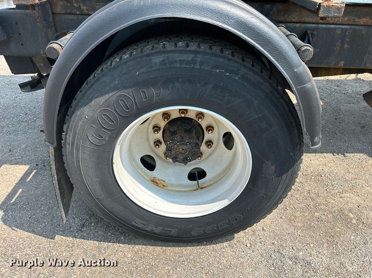 image for item DS8770 2013 International DuraStar 4300  spreader truck