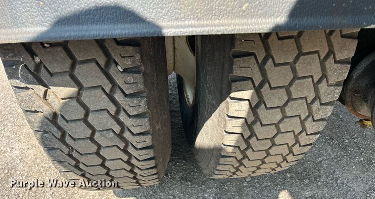 image for item DS8770 2013 International DuraStar 4300  spreader truck