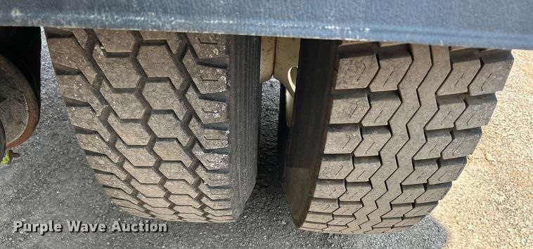 image for item DS8770 2013 International DuraStar 4300  spreader truck