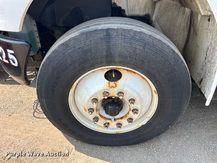 image for item DS8770 2013 International DuraStar 4300  spreader truck