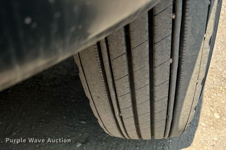 image for item DS8770 2013 International DuraStar 4300  spreader truck