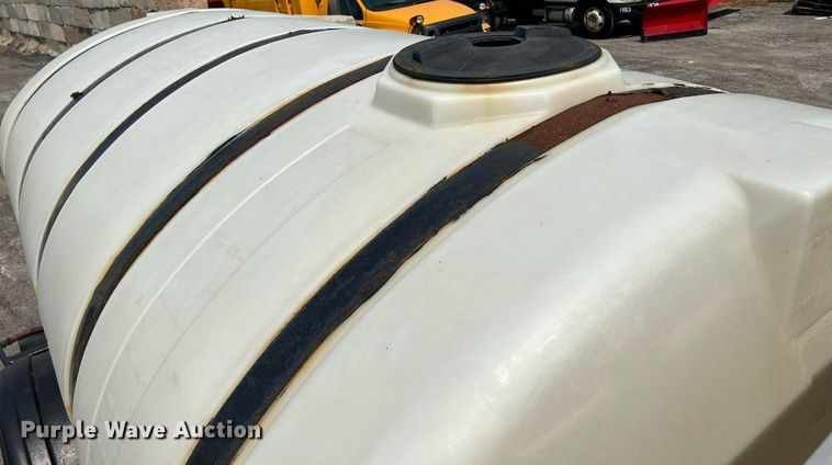 image for item DS8771 2005 International 4300  de-icer truck