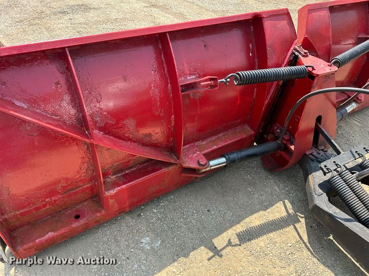 image for item DS8771 2005 International 4300  de-icer truck