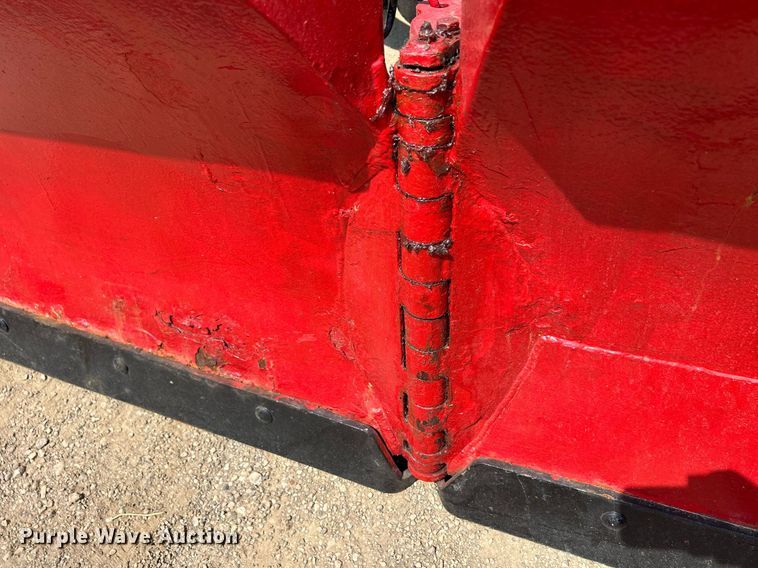 image for item DS8771 2005 International 4300  de-icer truck