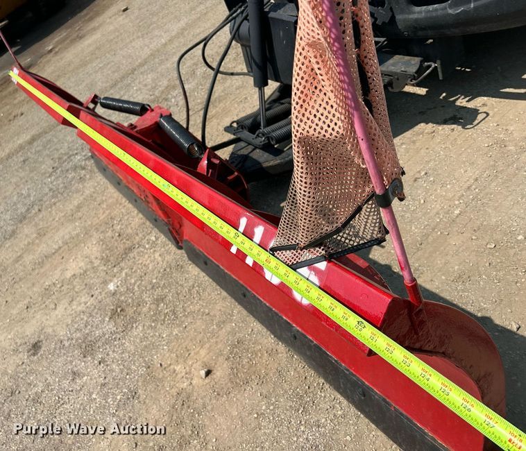 image for item DS8771 2005 International 4300  de-icer truck