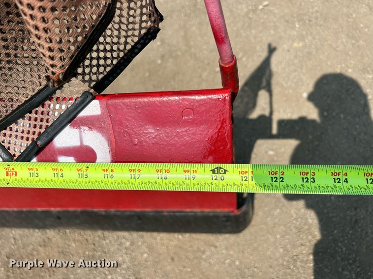 image for item DS8771 2005 International 4300  de-icer truck