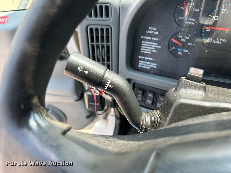 image for item DS8771 2005 International 4300  de-icer truck