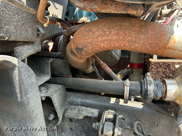 image for item DS8771 2005 International 4300  de-icer truck