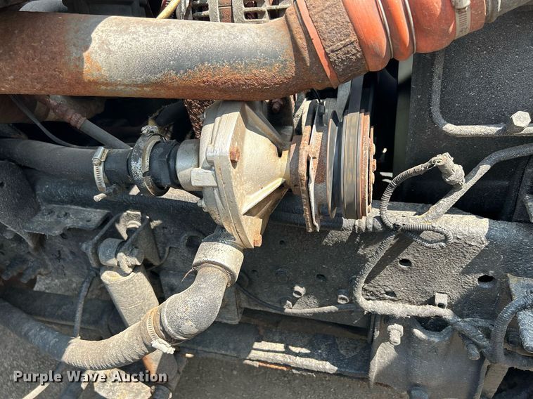 image for item DS8771 2005 International 4300  de-icer truck