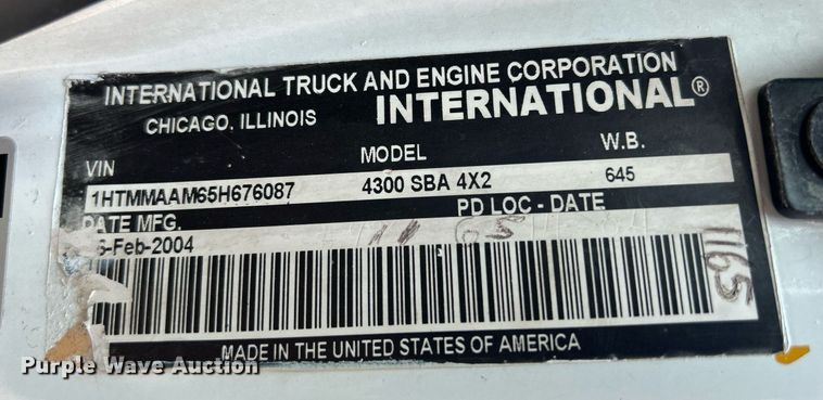 image for item DS8771 2005 International 4300  de-icer truck
