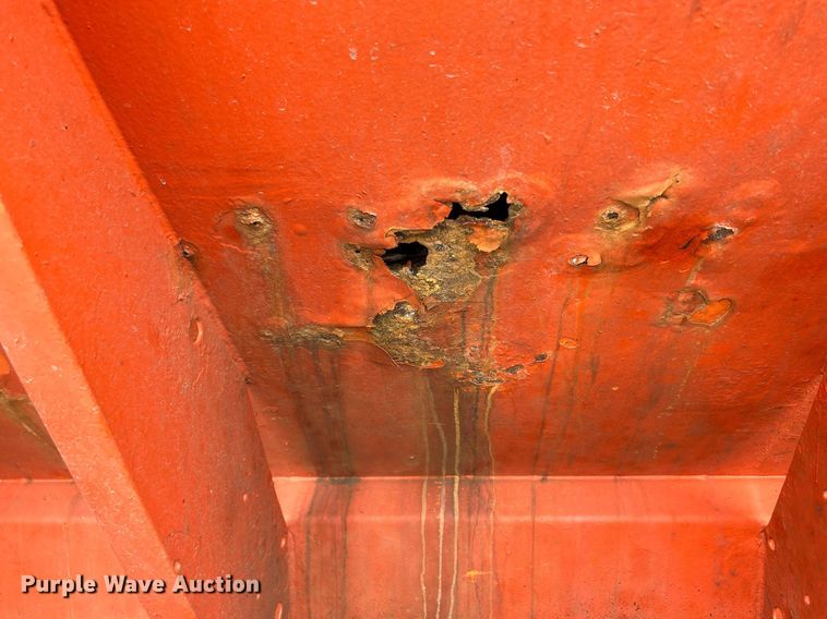 image for item DS8772 2004 International 4300  spreader truck