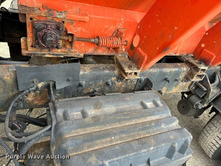 image for item DS8772 2004 International 4300  spreader truck