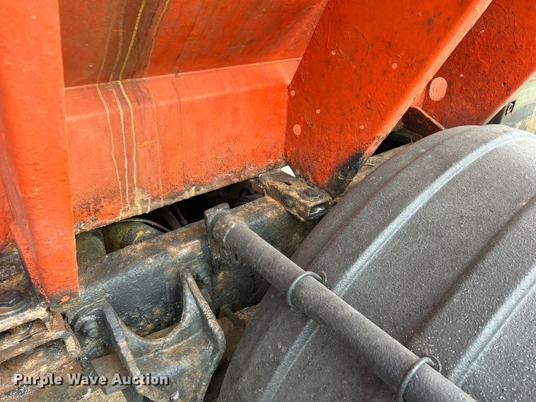 image for item DS8772 2004 International 4300  spreader truck