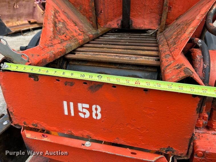 image for item DS8772 2004 International 4300  spreader truck