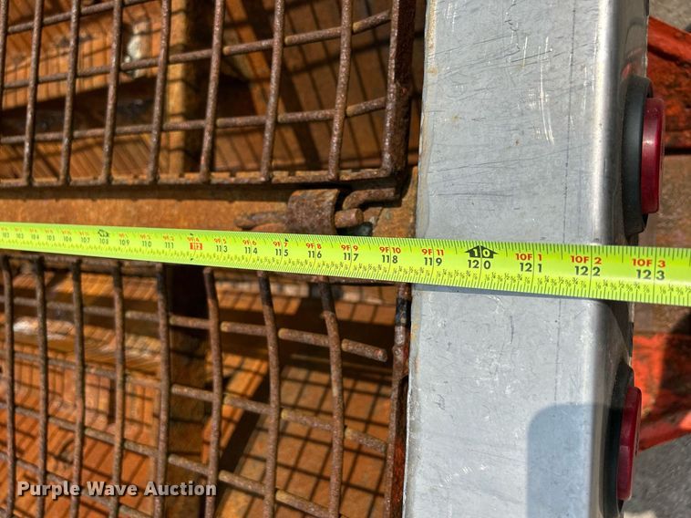 image for item DS8772 2004 International 4300  spreader truck