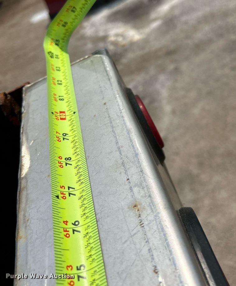 image for item DS8772 2004 International 4300  spreader truck