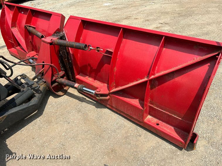 image for item DS8772 2004 International 4300  spreader truck