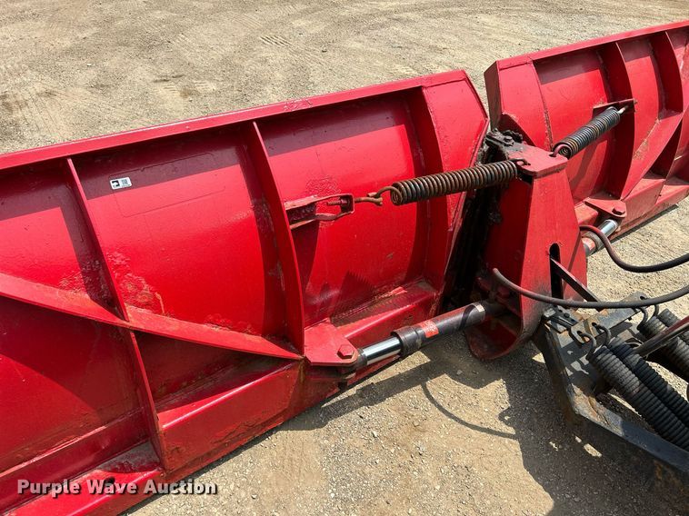 image for item DS8772 2004 International 4300  spreader truck