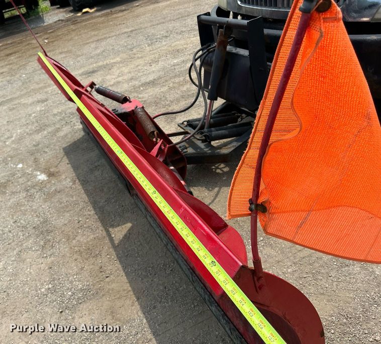 image for item DS8772 2004 International 4300  spreader truck