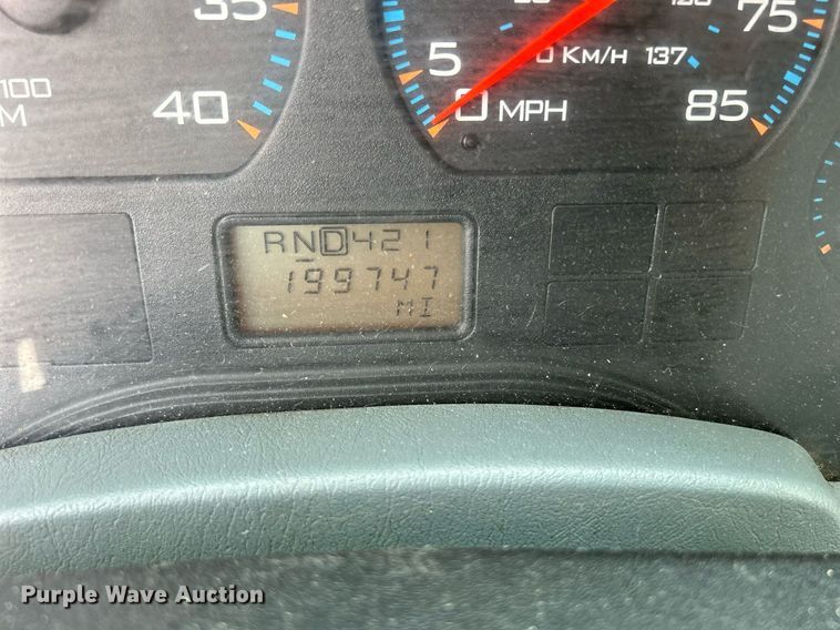 image for item DS8772 2004 International 4300  spreader truck