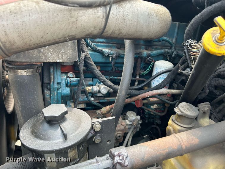 image for item DS8772 2004 International 4300  spreader truck