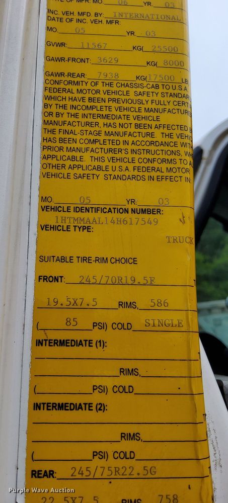 image for item DS8772 2004 International 4300  spreader truck