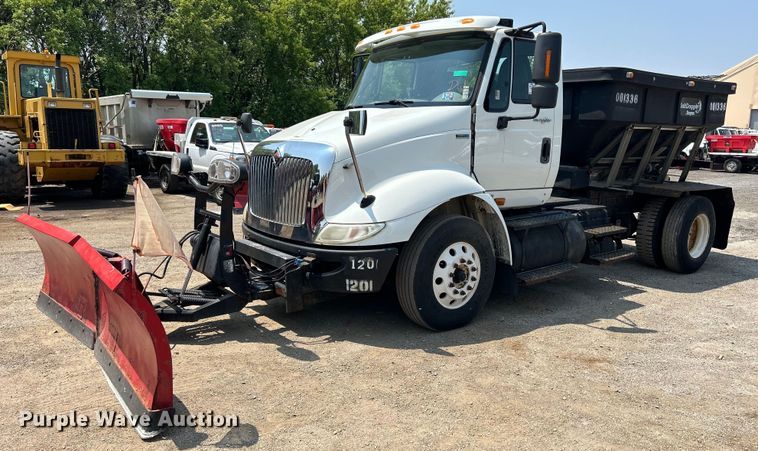 image for item DS8773 2013 International TranStar 8600  spreader truck