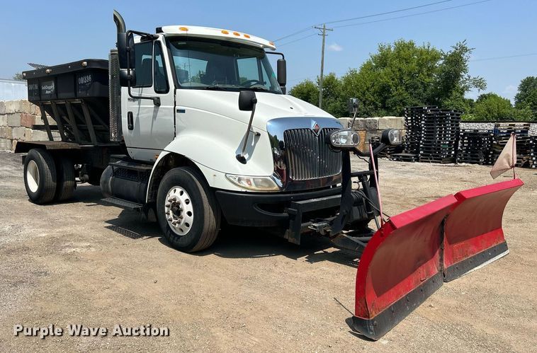 image for item DS8773 2013 International TranStar 8600  spreader truck