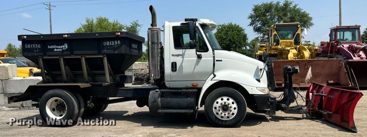 image for item DS8773 2013 International TranStar 8600  spreader truck