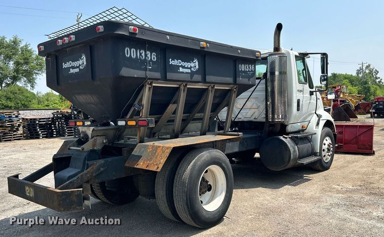 image for item DS8773 2013 International TranStar 8600  spreader truck