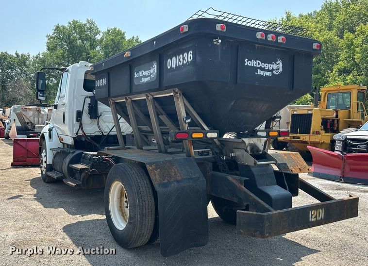 image for item DS8773 2013 International TranStar 8600  spreader truck