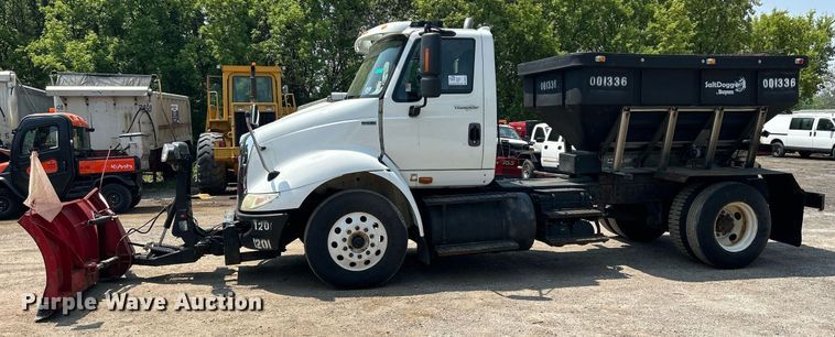 image for item DS8773 2013 International TranStar 8600  spreader truck